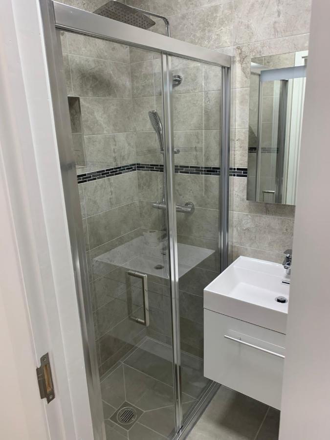 Lovely En-Suite Studio With Kitchen And Free Parking With Walking Distance To Tube Station And Short Train Ride To Central London!! Northwood  Zewnętrze zdjęcie